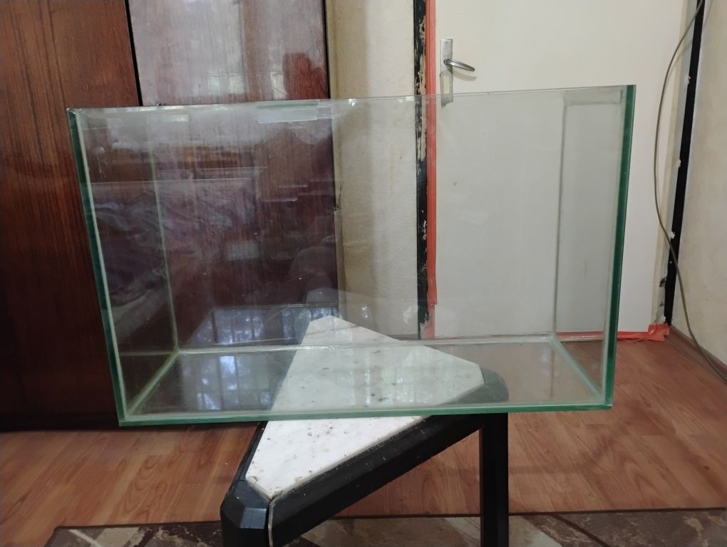 Продавам голям аквариум