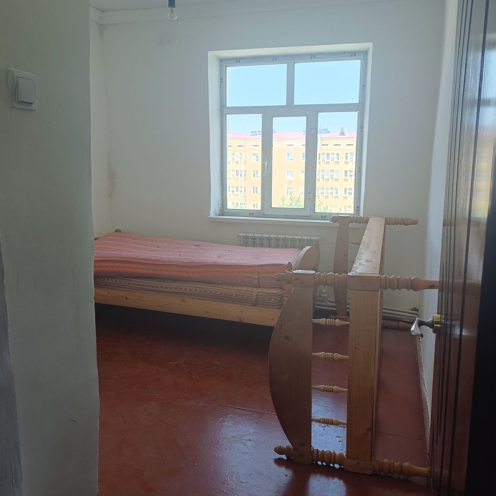 Kvartira arendaga beriledi. Manzil Turannin usti.