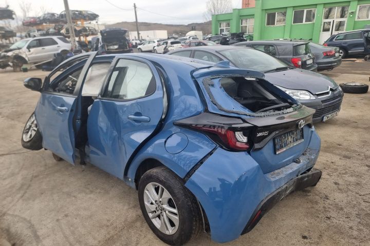 usa portiera dreapta fata volan alternator electromotor haion compresor clima Toyota Yaris 2022  motor 1.5 benzina   dezmembrez