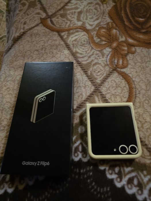 Продавам Samsung z flip 6