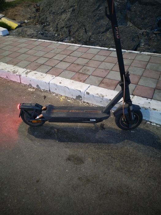 Vând trotineta electrica navee