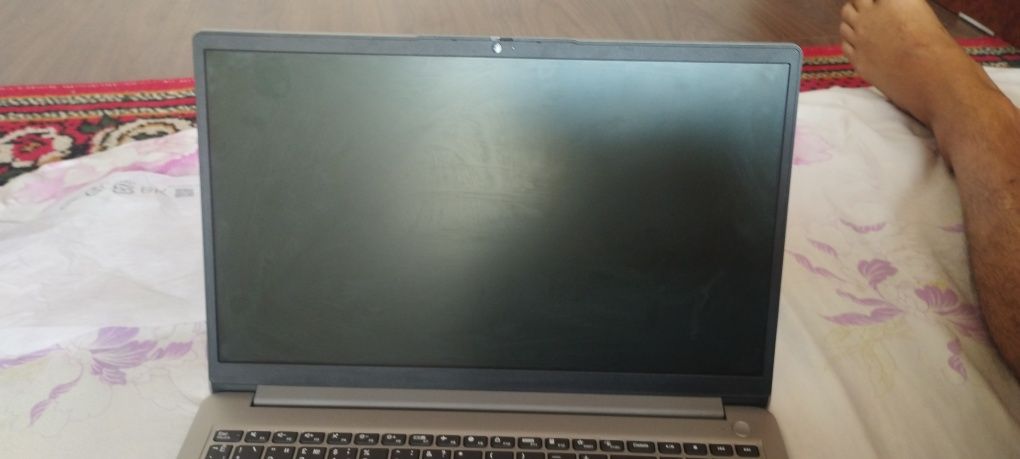 Noutbuk lenovo kulrang
