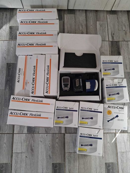 Vând pompa de insulină Accuchek Spirit combo