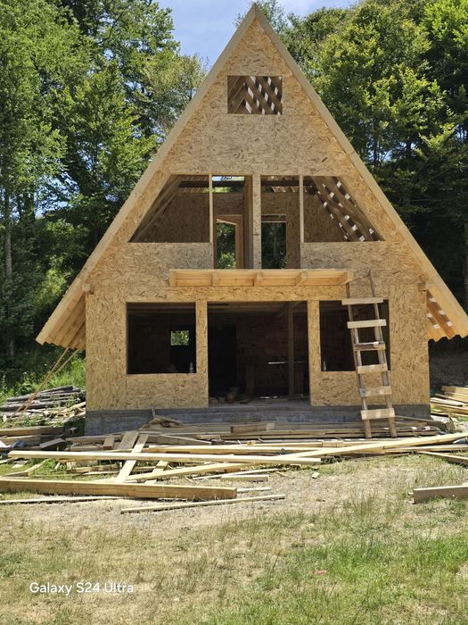 Constructor, cabane, case, foișoare, magazii, acoperise din lemn uscat