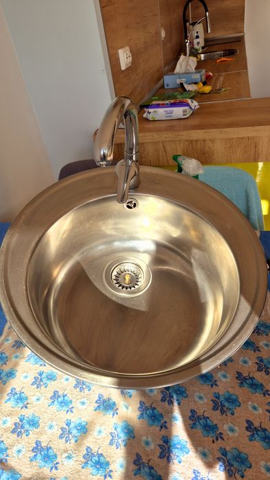 Мивка тека със смесител