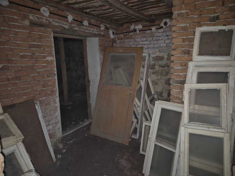 Къща в област Плевен в близост до магистрала .