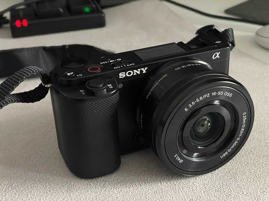 Camera Sony Alpha ZV-E10 Vlogging 4K Kit 16-50 mm F/3.5-5.6