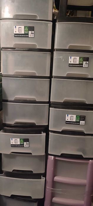 Шкаф с чекмеджета