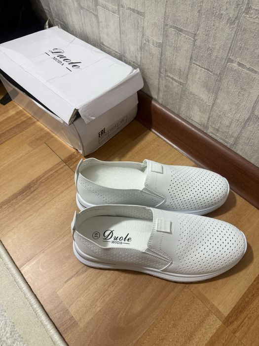 Продам кожаные кроссовки