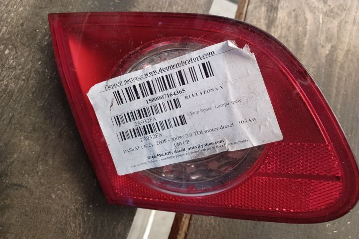 Lampa stop stanga pe capota portbagaj Volkswagen VW Passat B6  [din 2005 pana  2010] seria Sedan 4-