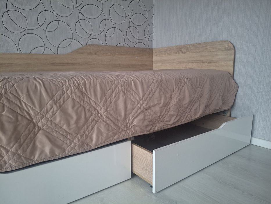 Легла с еднолицеви  матраци -2 бр