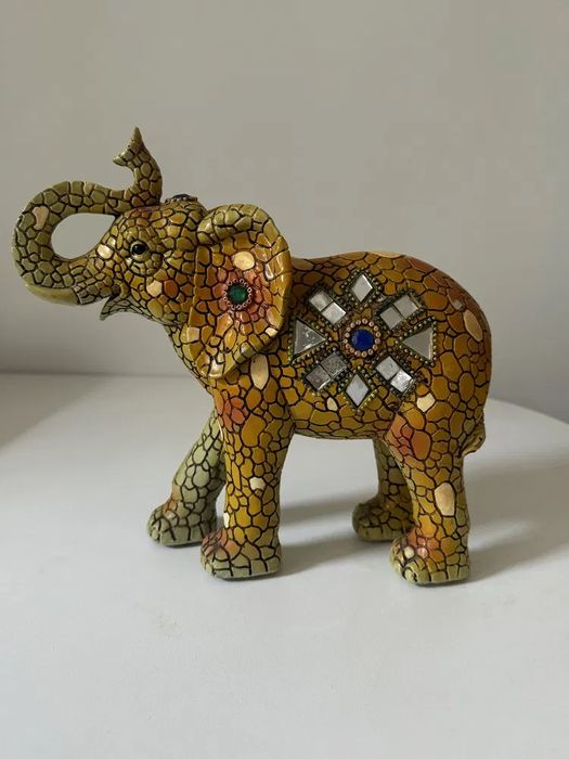 Слон из Индии декор желтый