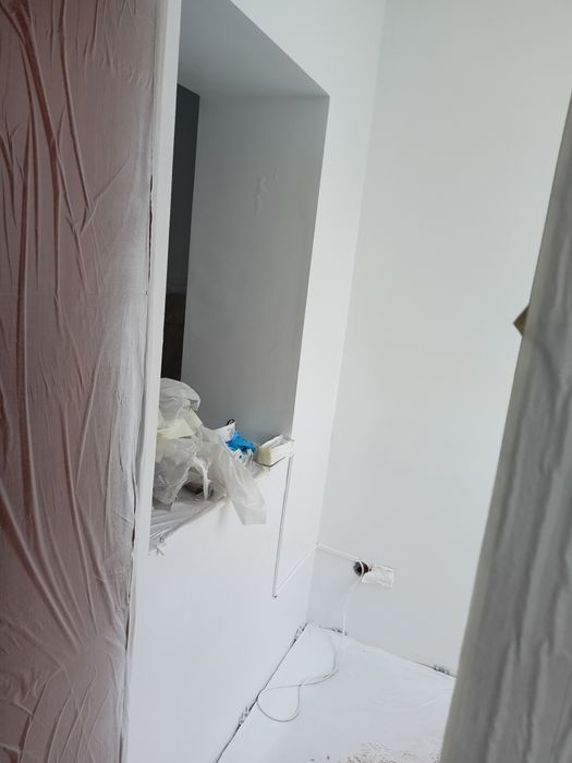 Zugrav/ Vopsea lavabila cu pompa Airless sau trafalet