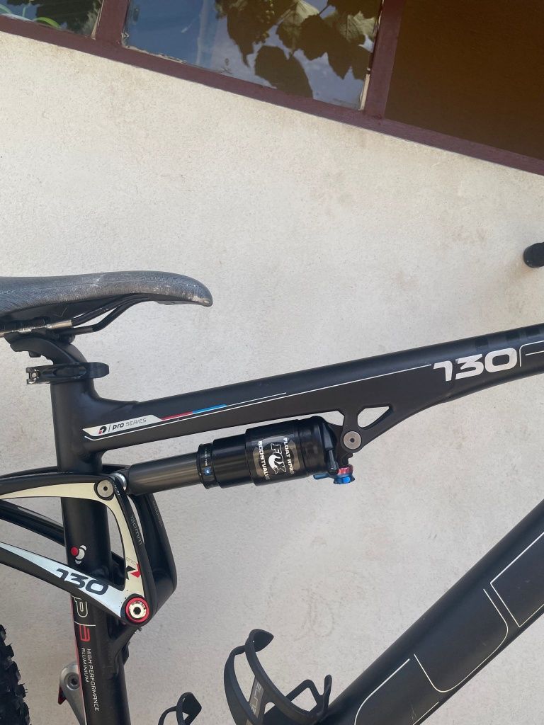 Bicicleta full suspension Cube ams 130