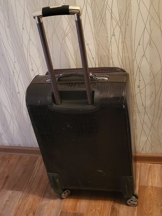Чемодан 7000 тенге