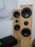 Boxe 2=100W  si statie Grundig  + adaptor Bluetooh