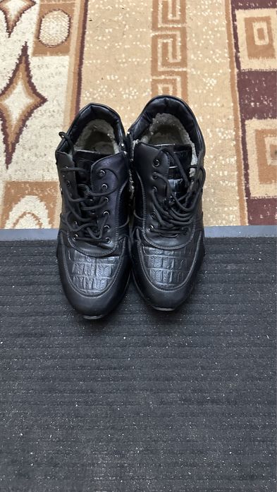 Продам обувь подростковую или у кого мало размер