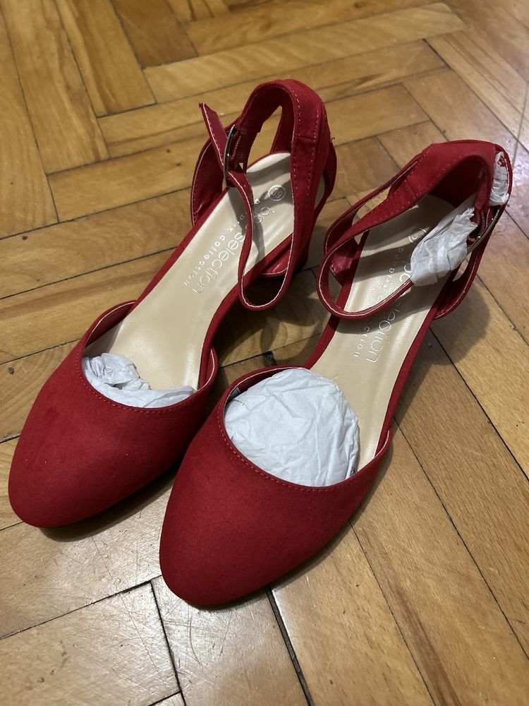 Pantofi rosii, cu toc, pentru dama