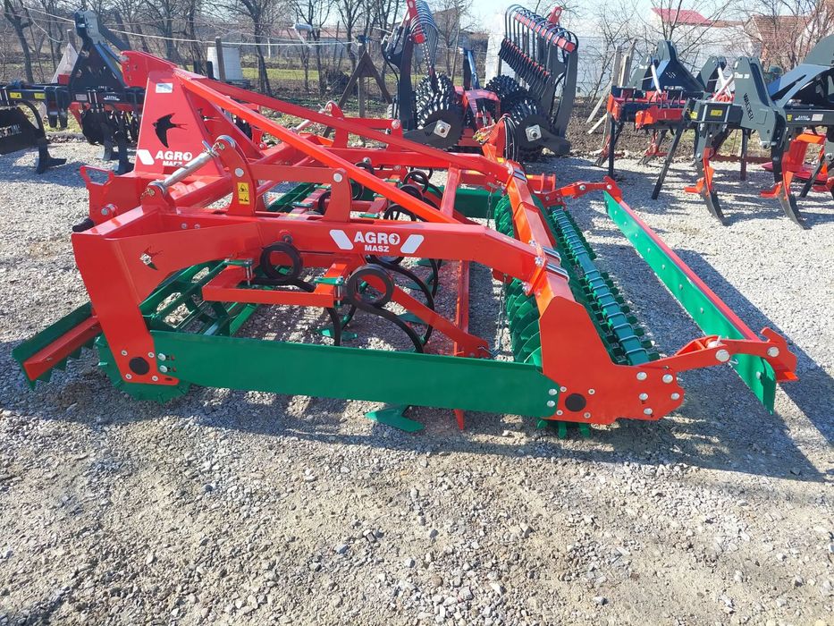 Agro-Masz AUC30 compactor purtat de 3m