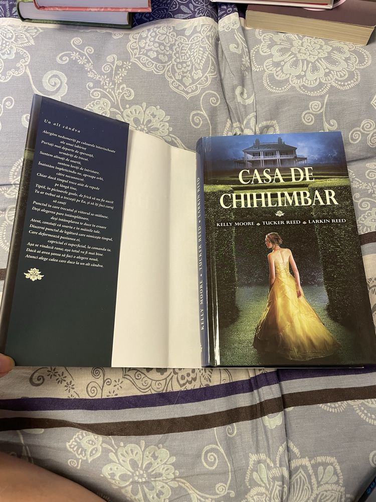 Kelly Moore - Casa de chihlimbar NOU