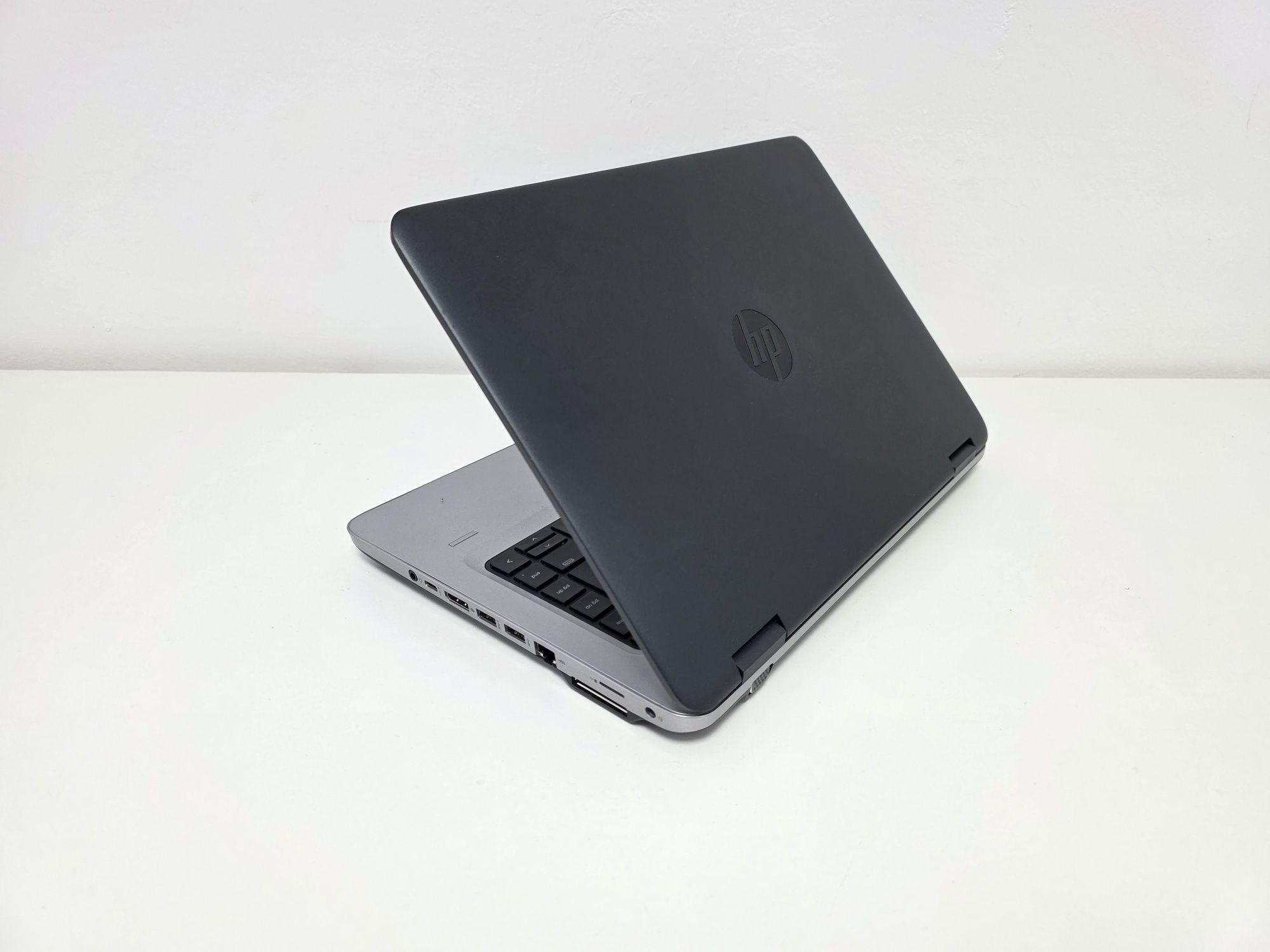 Laptop HP metalic i3-6100U 14 FullHD  SSD  .Garantie 1 an