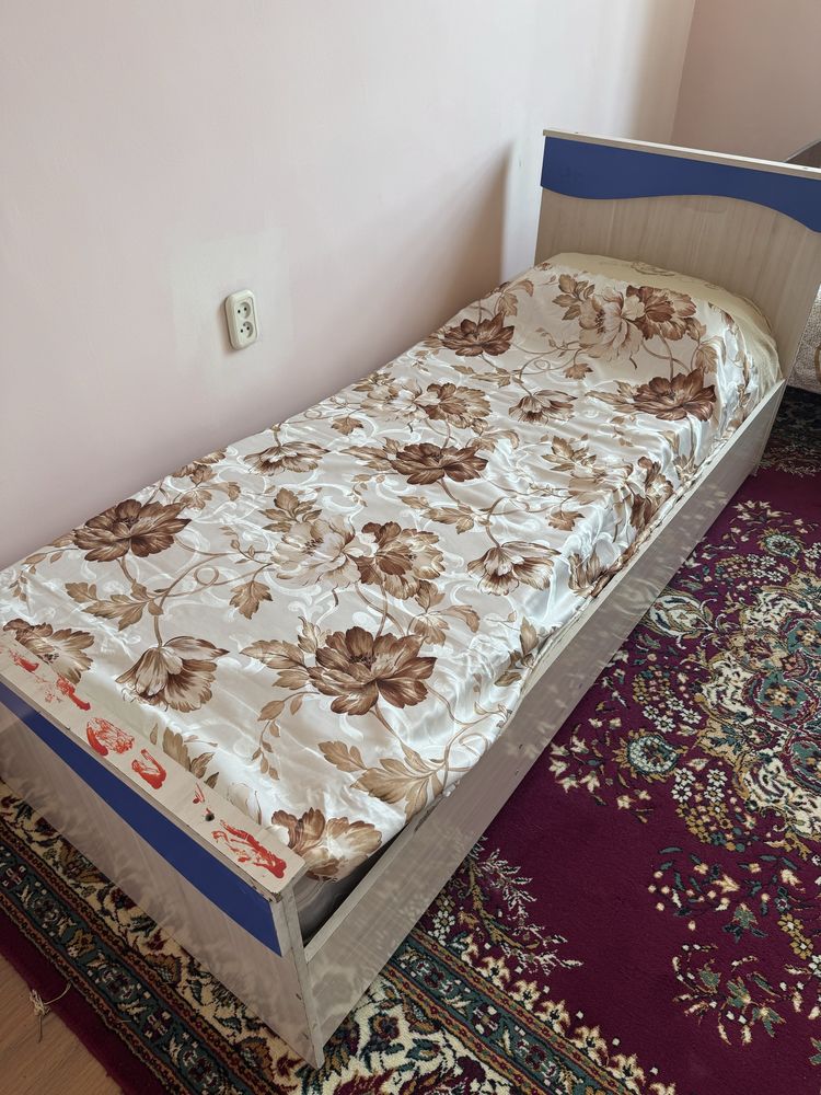 диван в хорошем состояние