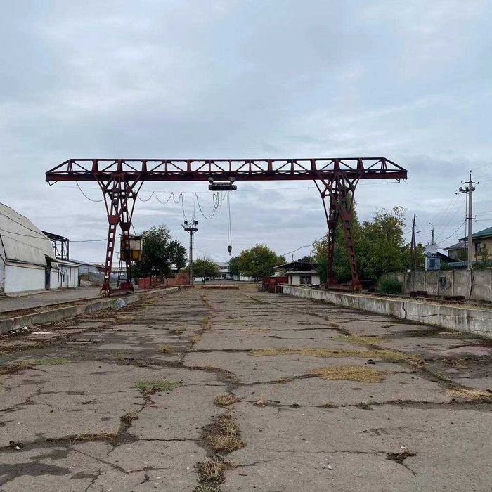 Yu  Продаётся база  - склады, цеха 5000м2, участок 2 гектара, торг