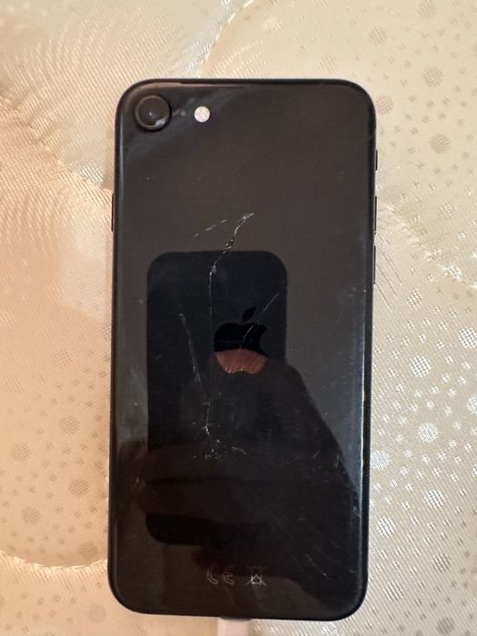 iPhone SE 2 заблокированный