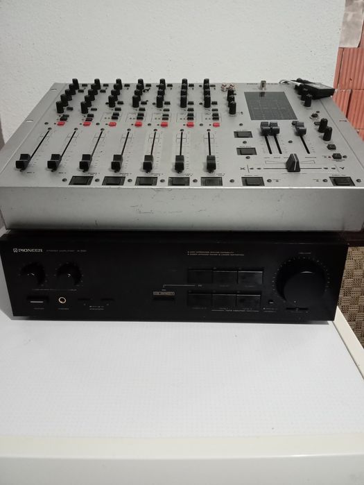 Vând boxe mixar amplificator