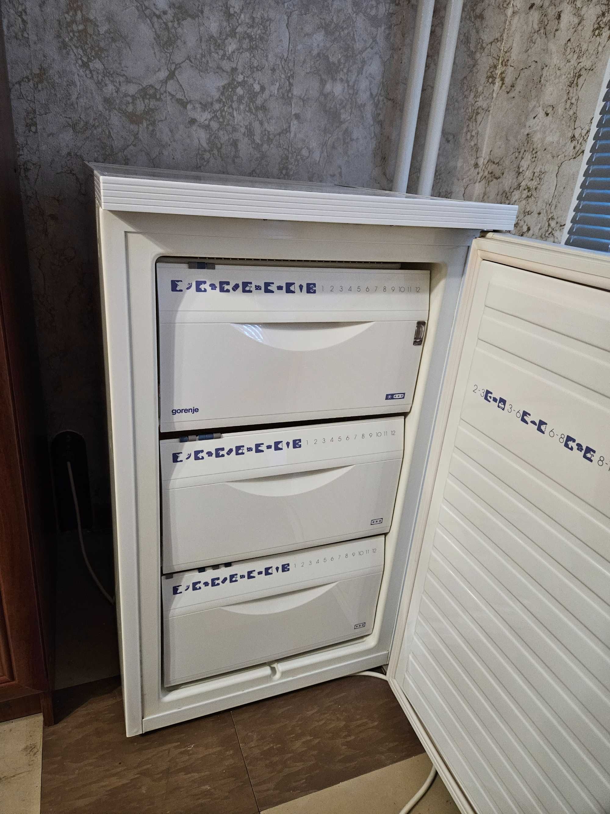 Продавам фризер Gorenje вертикален