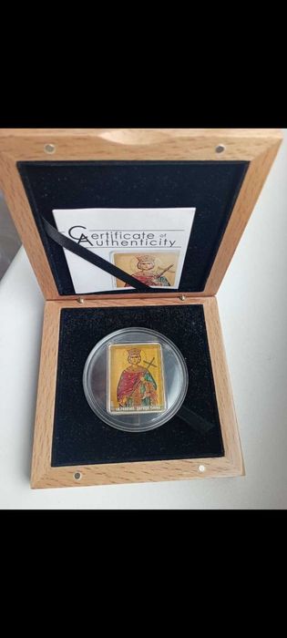 Продам монету серебро 5 долларов 2010г святая елена