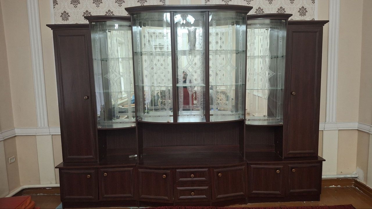 Сервант ажойиб 4 эшик ва ойна