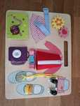Tabla interactiva pentru copii, sireturi, fermuar, nastura, roti etc