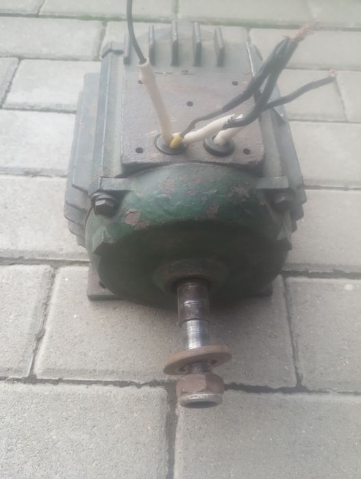 Motor electric monofazic