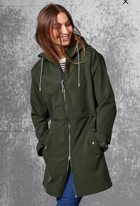 Размеры 48,50,52.  Плащ софтшелл немецкий!