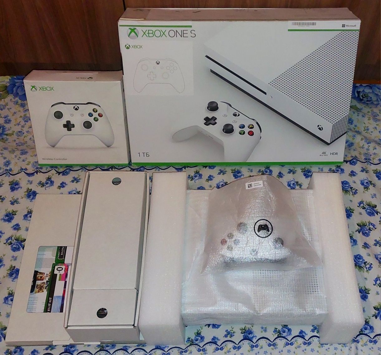 Xbox one s  1 тб 4kHDR 2 дж+ 4 диск
