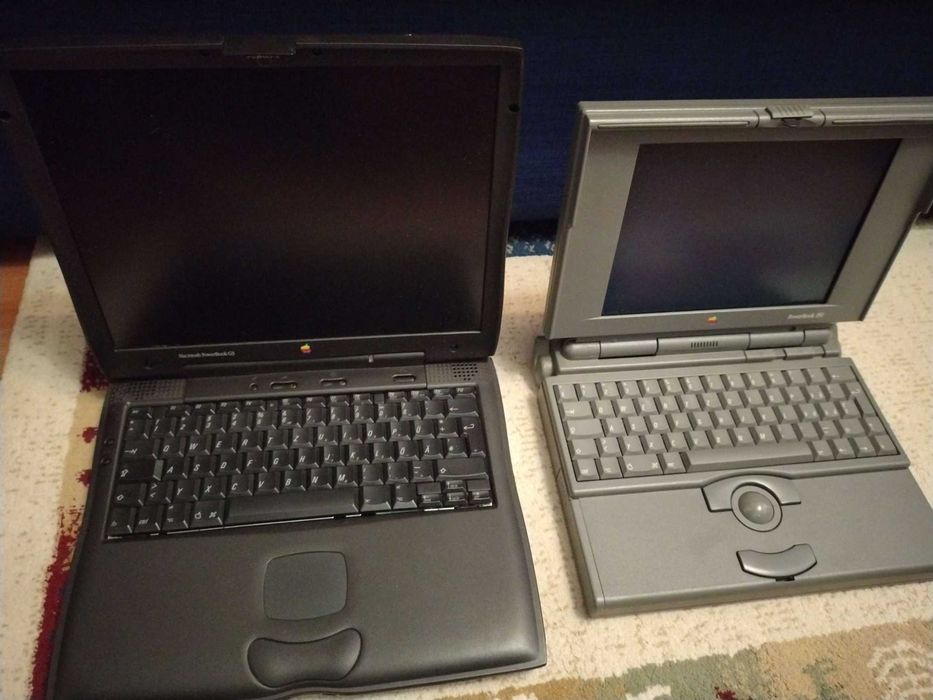 2 laptopuri Apple :  Macintosh Powerbook G3 si  Powerbook 150