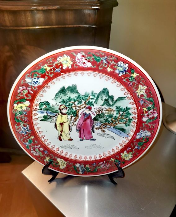 Антикварна китайска порцеланова чиния ръчно рисувана диаметър 26 см.