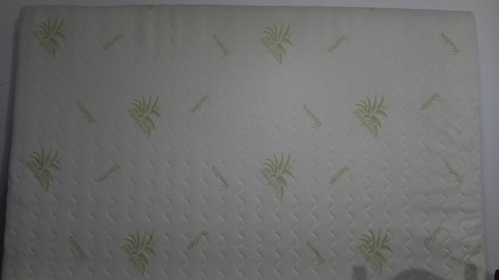 Vând saltea 180/200