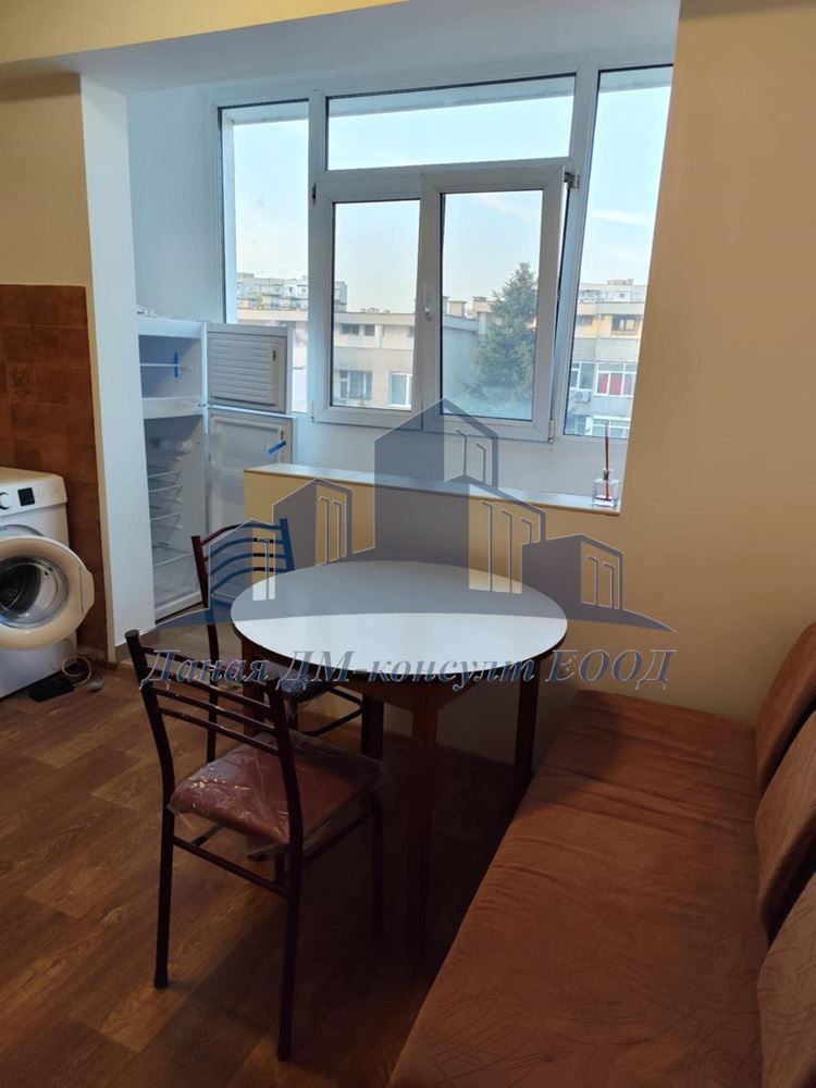 Продава се Двустаен апартамент в Шумен, Тракия - 64 кв.м за 1275 €/кв.м - Снимка #1