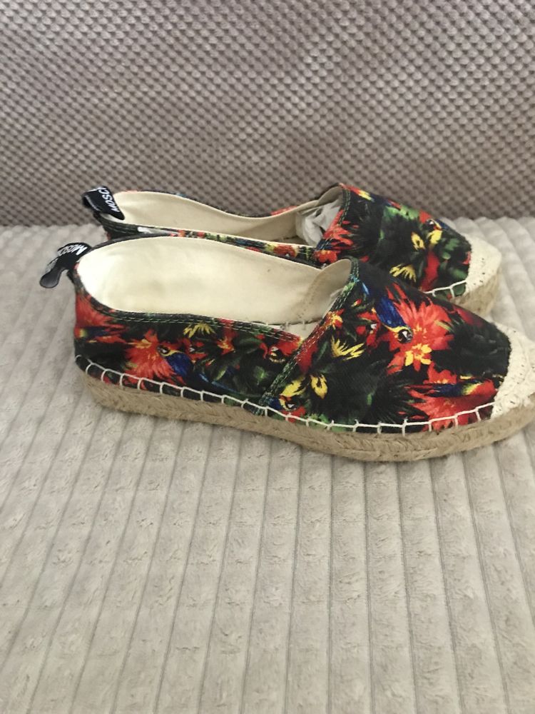 Нови Обувки Love Moschino N35