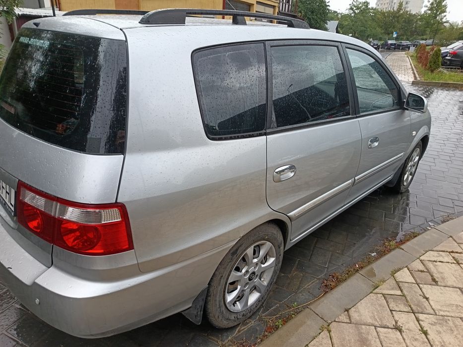 Vând 2 auto KIA Carens Automatic diesel, a doua este neînmatriculată.