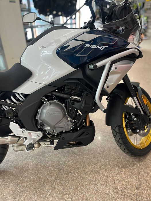 Motocicleta enduro-touring CFMOTO 700MT ABS