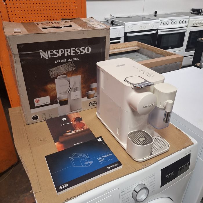Кафе машина Nespresso Delonghi Lattissima One