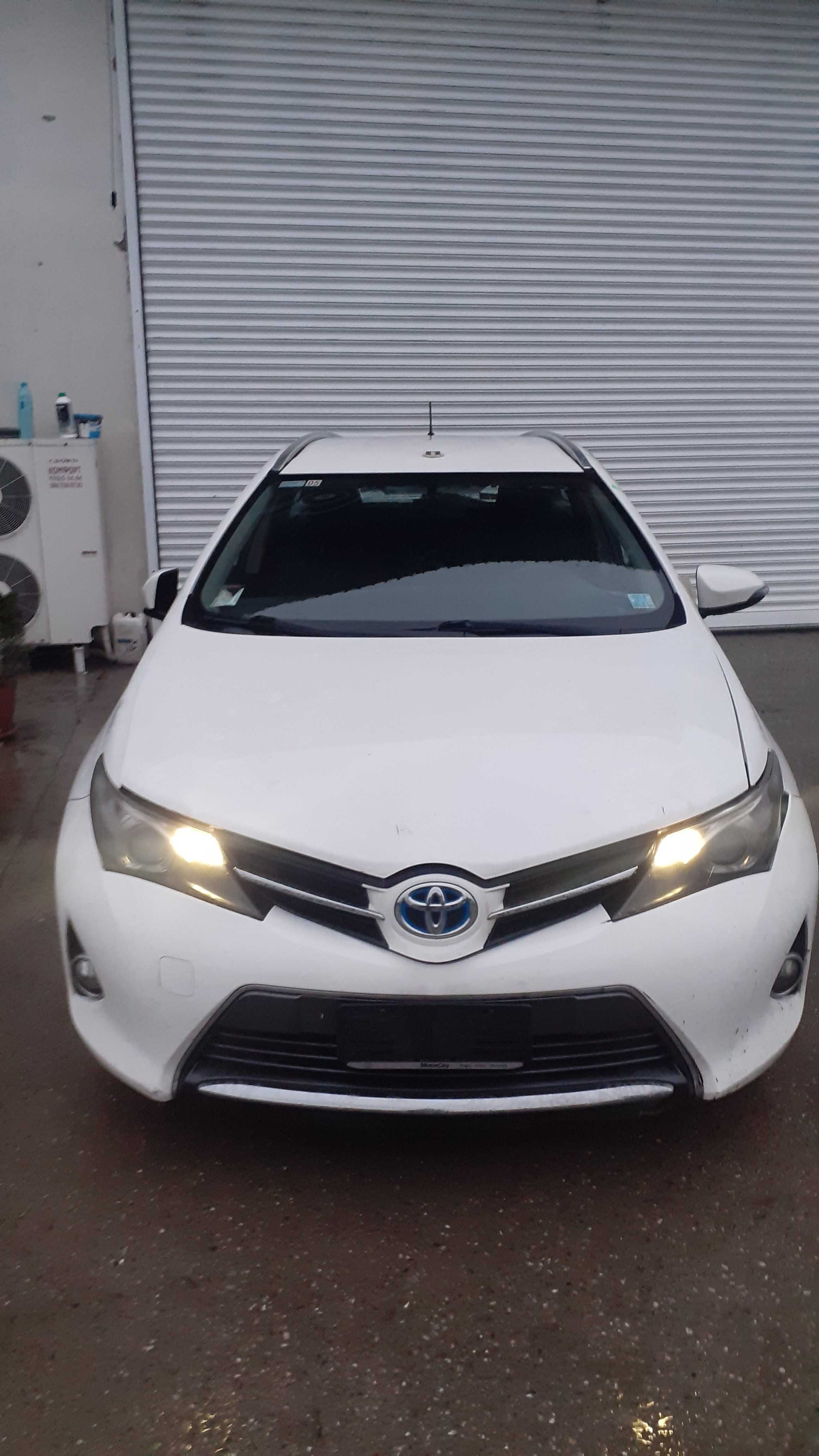 Toyota Auris Hybrid -1.8 /100к.с./2014год-на части.