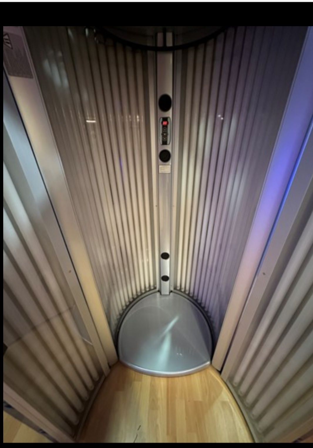 Вертикален солариум LUXURA  V5