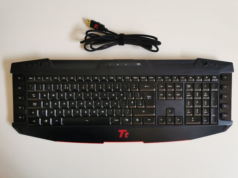 Thermaltake Ttesports Challenger Pro геймърска осветена клавиатура