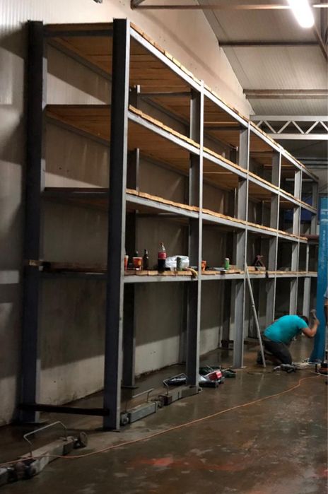 Vand raft din fier foarte solid