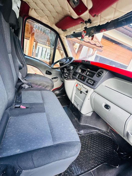 Vând Renou master !