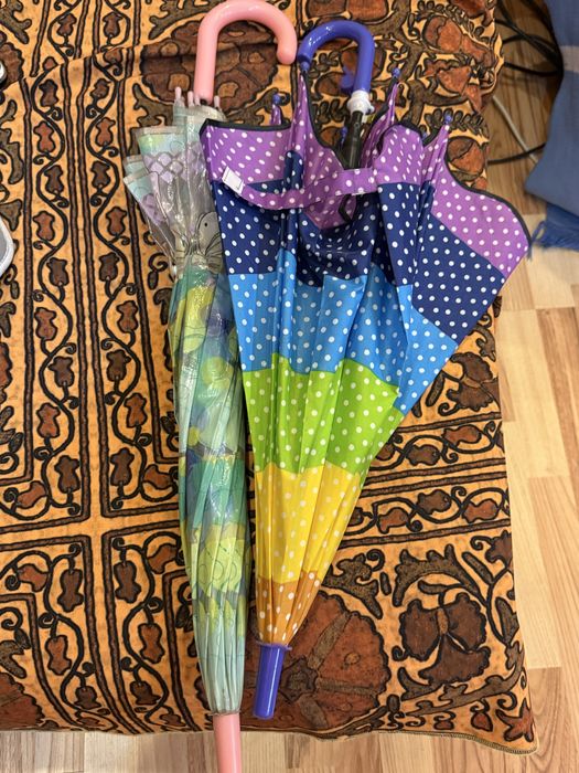 Отдам детские зонтики